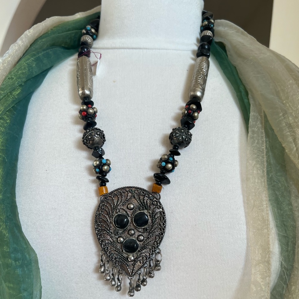 hand-made jewelry,Woman,I said carved bronze type.!